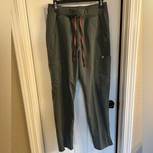 Figs women’s bonsai yola high waisted 2.0–skinny scrub pants. Medium